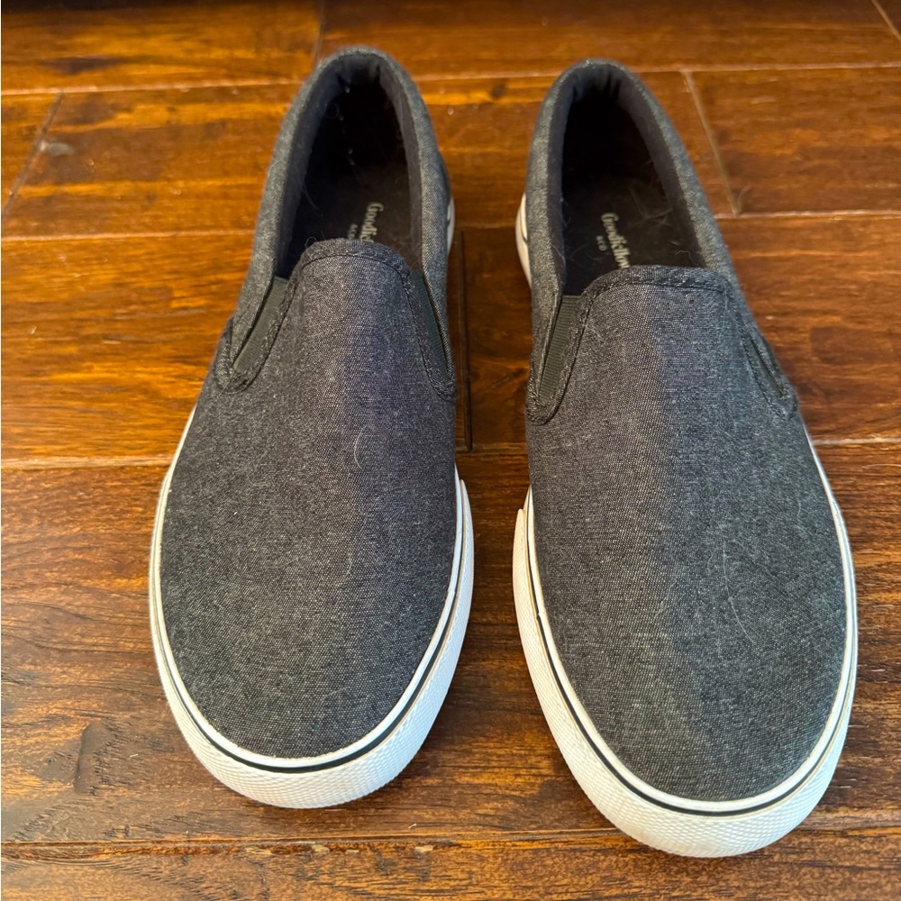 Mens gray slip on Goodfellow & Co loafers size 8.